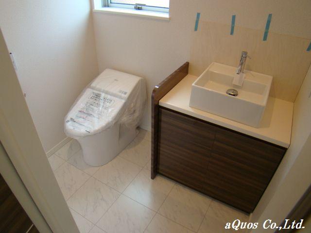 Toilet. Indoor (10 May 2013) Shooting