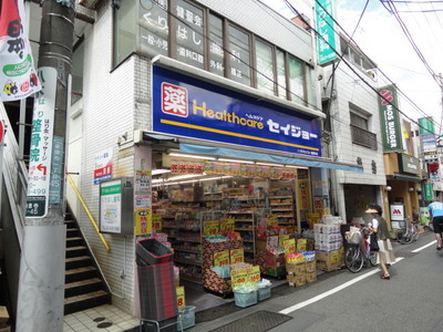 Dorakkusutoa. Seijo (drugstore) to 400m