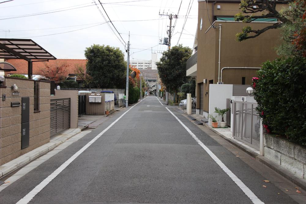 Local photos, including front road. Local (12 May 2013) Shooting