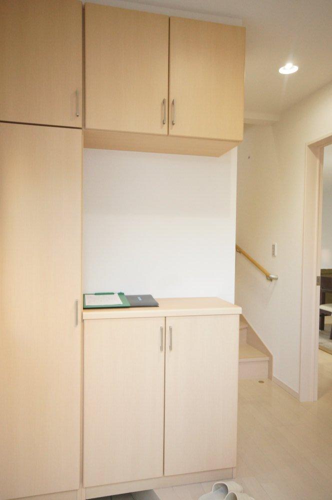 Same specifications photos (Other introspection). Large front door storage capacity (construction cases)