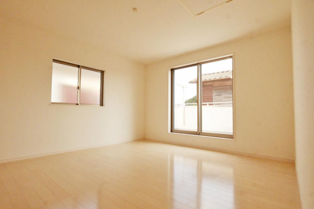 Same specifications photos (Other introspection). Bright room (construction cases)