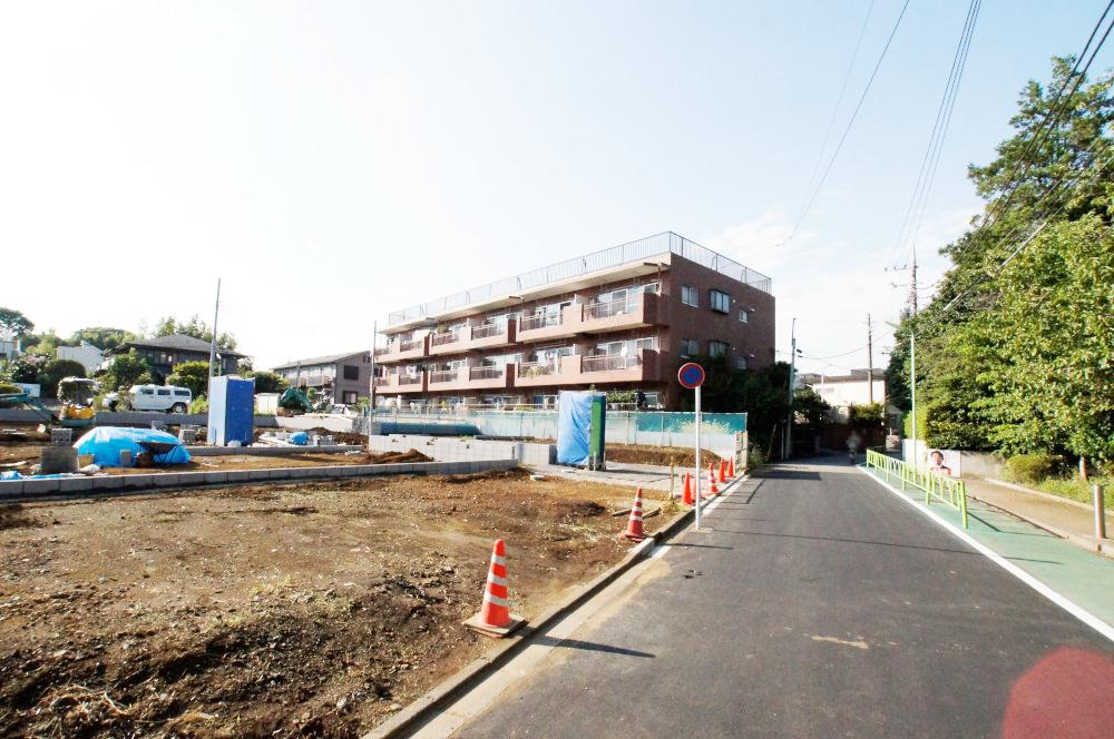 Local photos, including front road. Road width 6m is also safe garage