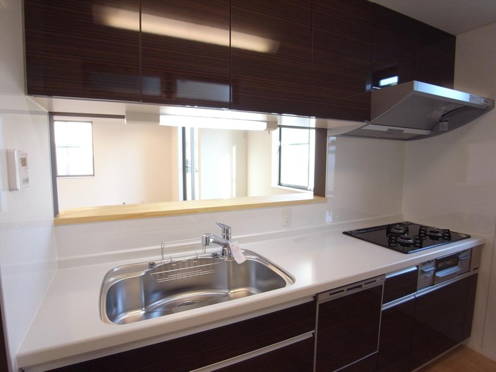 Kitchen. Indoor (11 May 2012) shooting