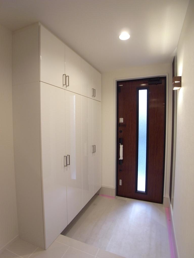 Entrance. Indoor (11 May 2012) shooting