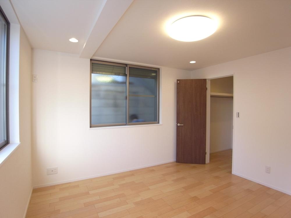 Non-living room. Indoor (11 May 2012) shooting