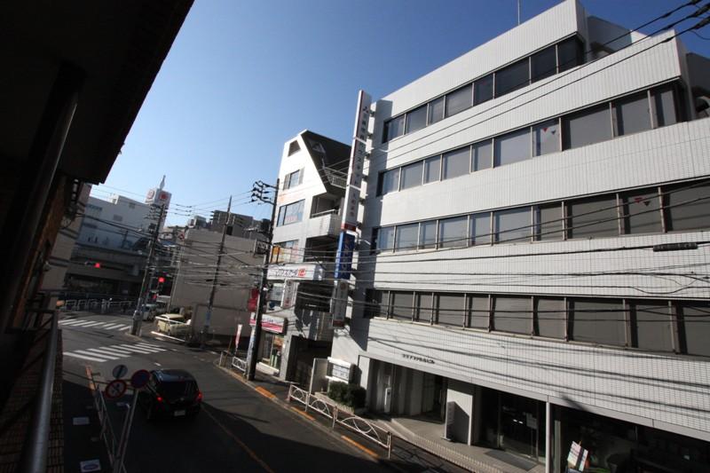 View photos from the dwelling unit. Yang per good