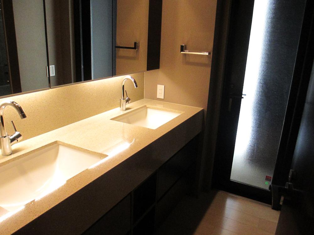 Wash basin, toilet. Indoor (June 2013) Shooting