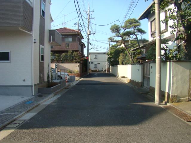 Local photos, including front road. Local (10 May 2013) Shooting