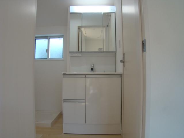 Wash basin, toilet. Indoor (10 May 2013) Shooting