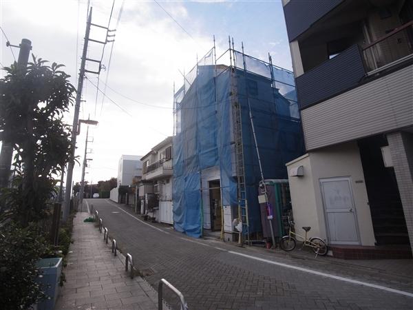 Local photos, including front road. Front road 2013 / 09 shooting