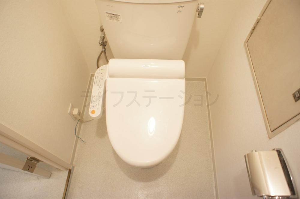 Toilet. Local (December 1, 2013) Shooting