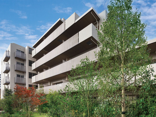 Buildings and facilities. Produce a sense of the season by arranging a variety of planting on site. Auto-lock system Ya, Also it features a security of a longer period of periodic inspection "Haseko premium after-sales service," such as collective housing unique. (Appearance photo January 2013 shooting)