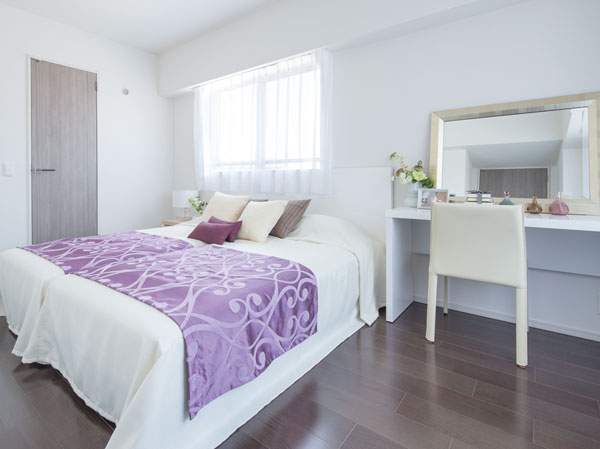 Room and equipment. Comfortably live as storage was also fully prepared. Footwear input there until the detached sense of porch and ceiling height, The master bedroom walk-in closet, etc., There is enough storage to the point that is required, You can use to enable a spacious space. (Master bedroom / 92-Vr type building in the model room)