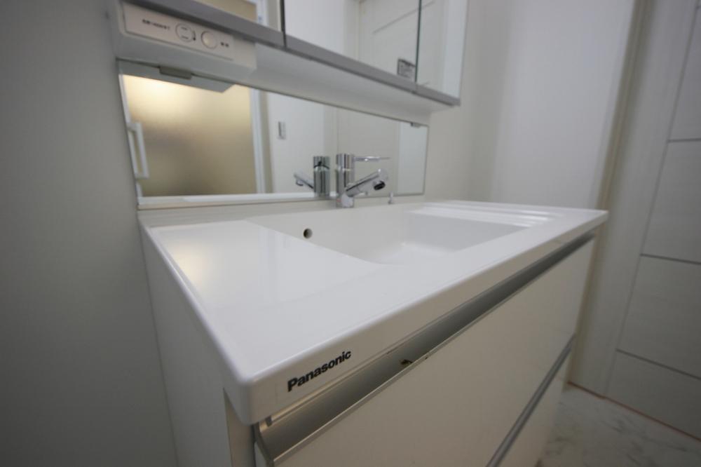 Wash basin, toilet. Washbasin with mirror Child