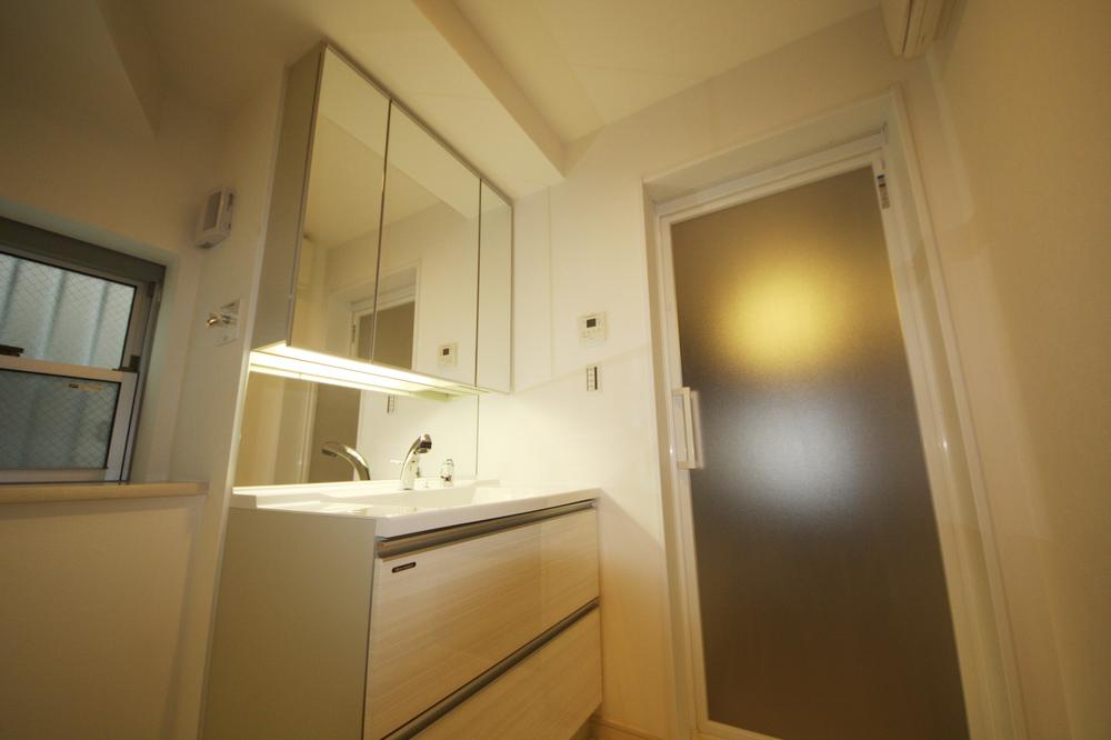 Wash basin, toilet. With a child mirror basin