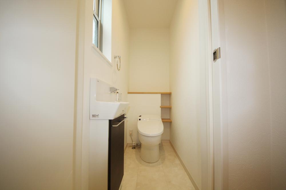 Toilet. Tankless toilet