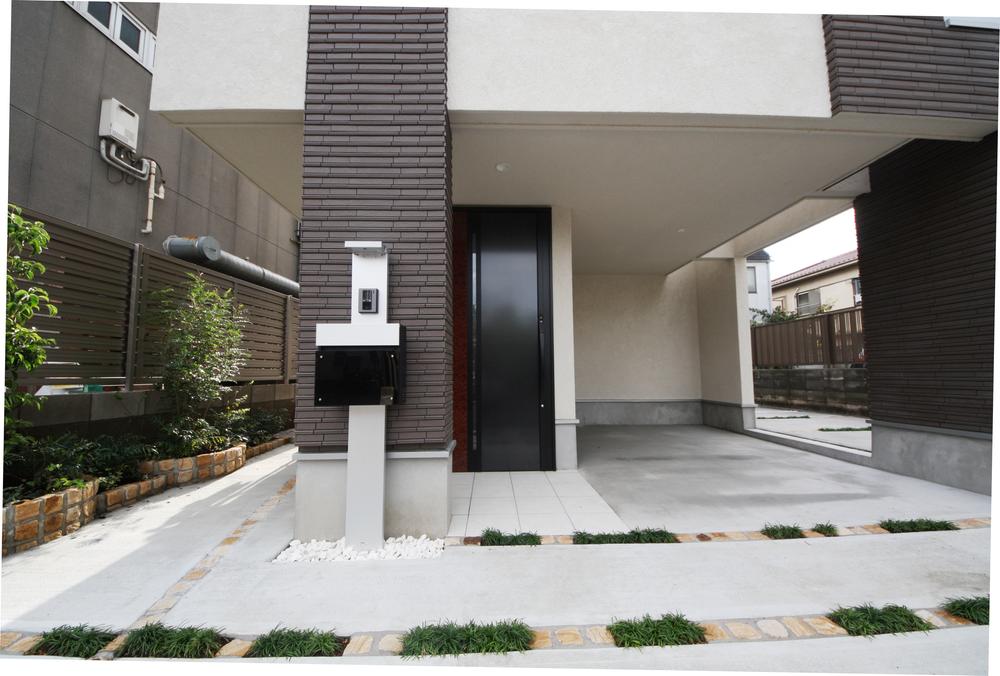 Local appearance photo. There bicycle parking space. You can easily parked in car + large bike. 