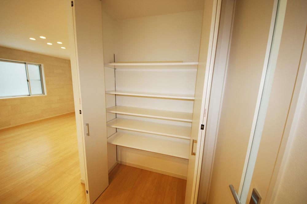 Other introspection. B Building pantry