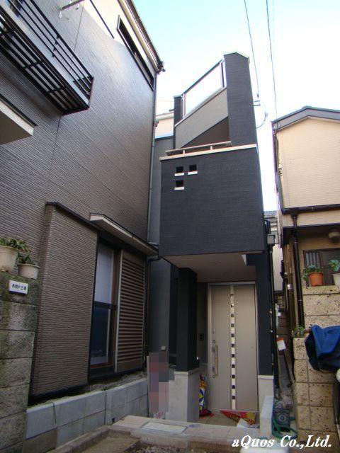 Local appearance photo. Local (12 May 2013) Shooting