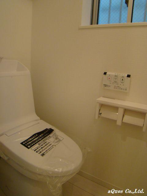 Toilet. Indoor (12 May 2013) Shooting