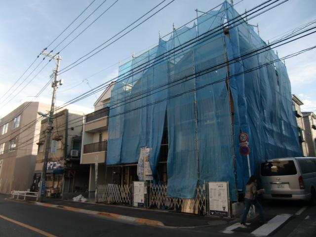 Local photos, including front road. Local (12 May 2013) Shooting