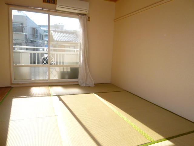 Living and room. Since the day is a good bright rooms ☆