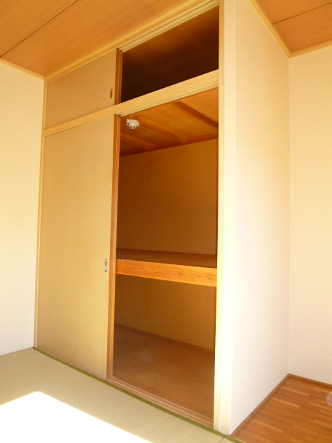 Receipt. You can a lot of storage because the type of closet ☆