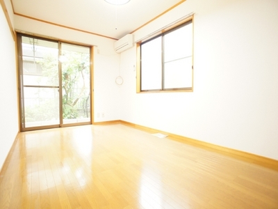 Living and room. 2 side lighting of the feeling of freedom