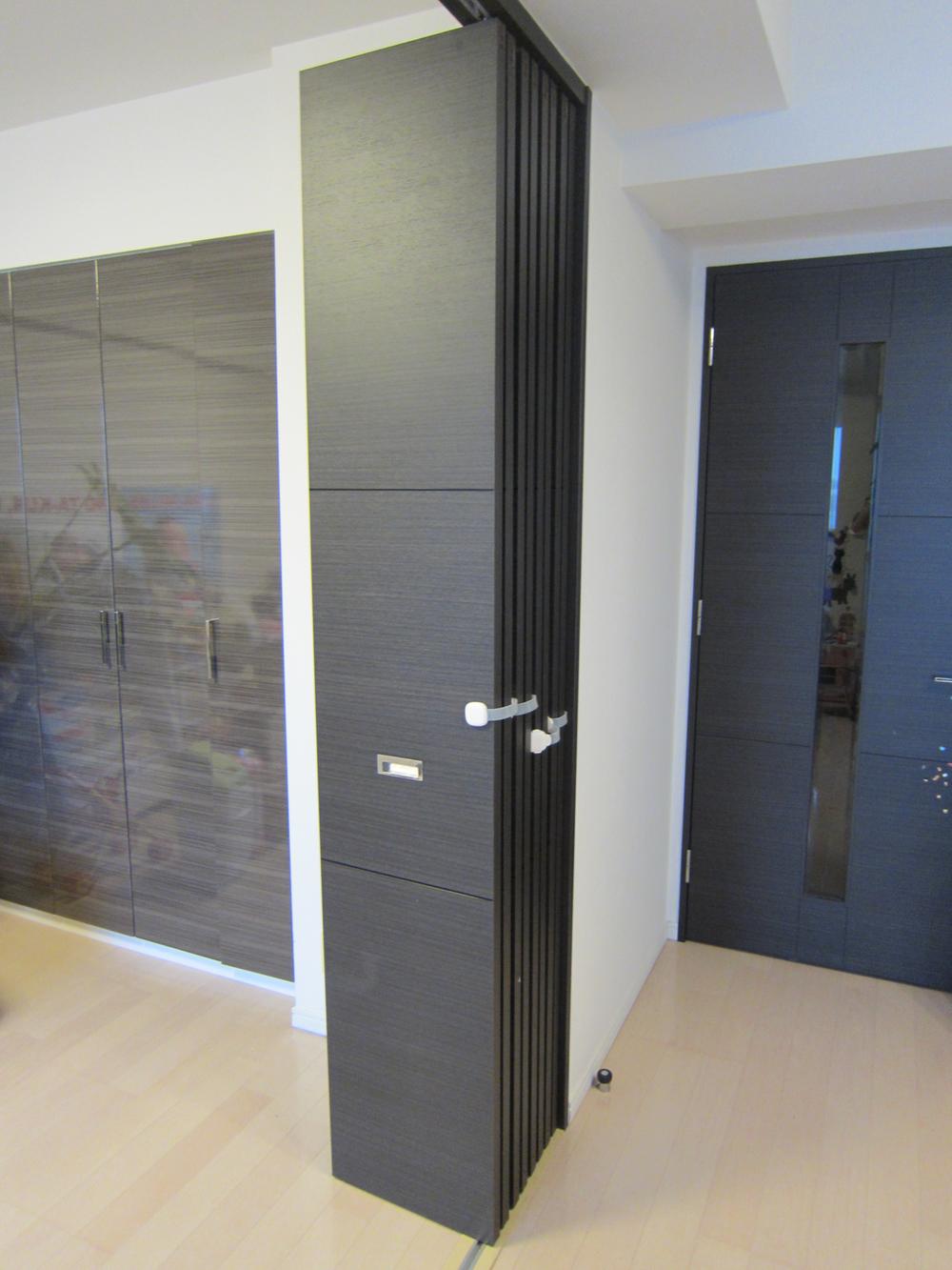 Living. It is a movable partition which connects the living and Western-style room. To achieve the 20 Pledge specification as LDK of.