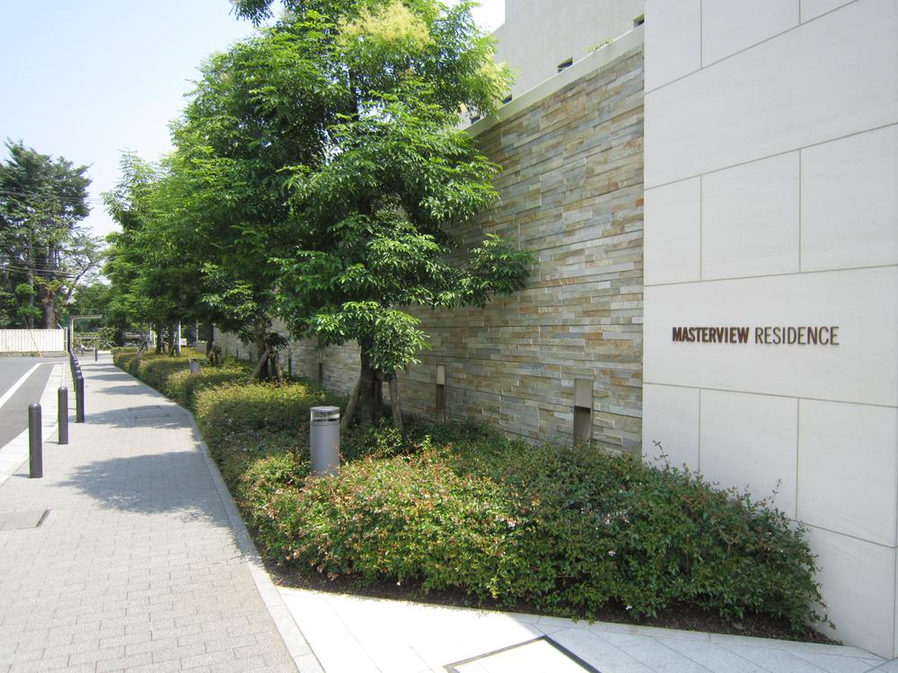 Entrance. Lush grounds