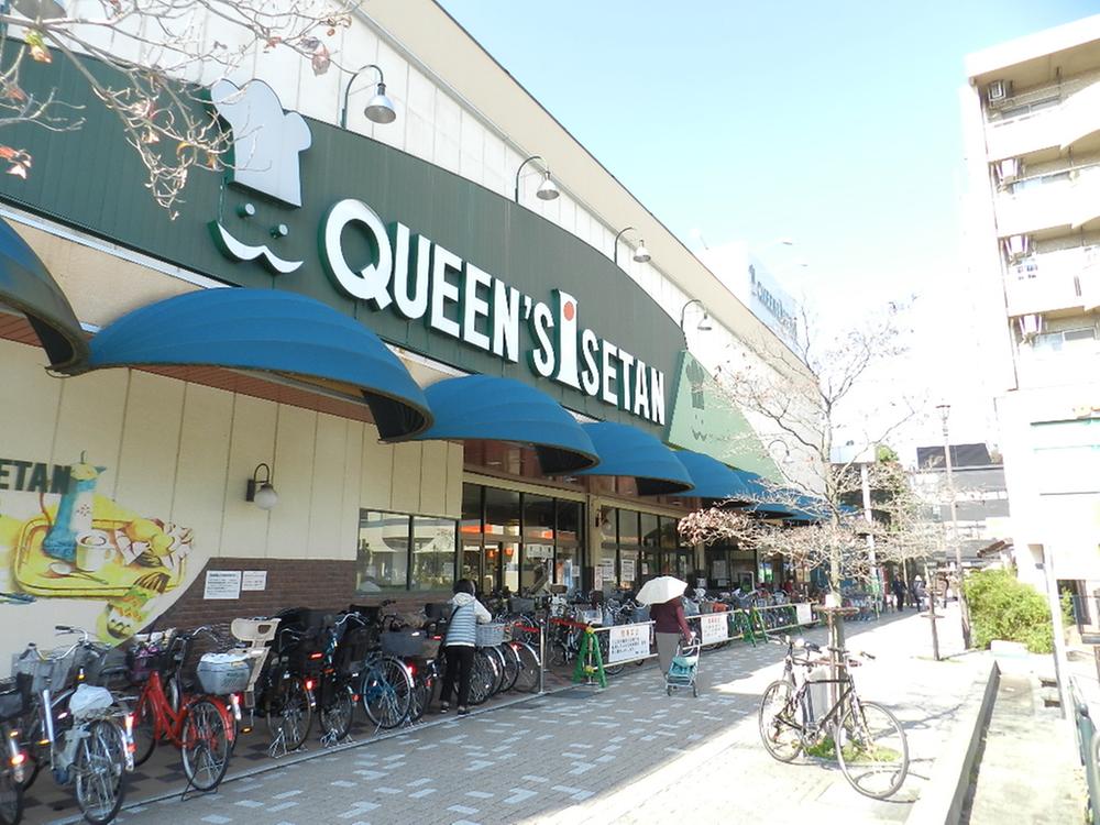 Supermarket. 1000m to Isetan