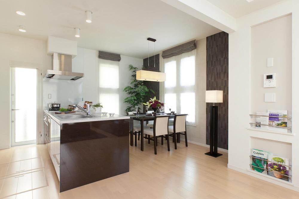 Kitchen. Bouncy conversation with family, Full of sense of openness open kitchen.  Indoor (July 2013) Shooting