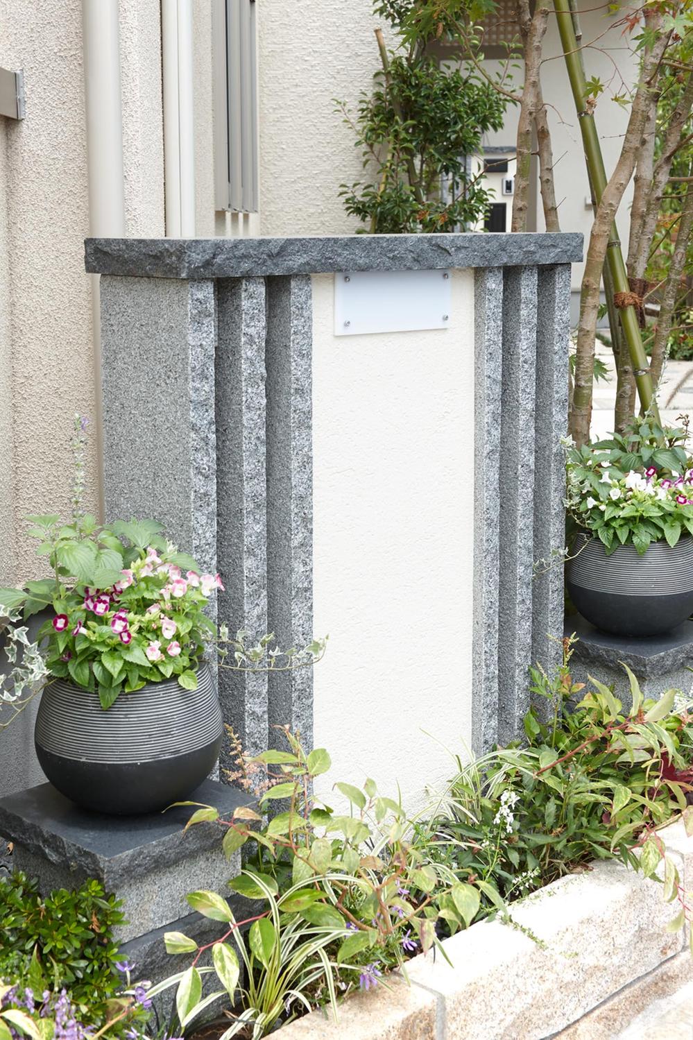 Local appearance photo.  ■ It shows a variety of facial expressions granite Gotokuji and the surrounding temples and shrines, such as, Adopt the granite so that Komu melt the streets around local. Local (July 2013) Shooting
