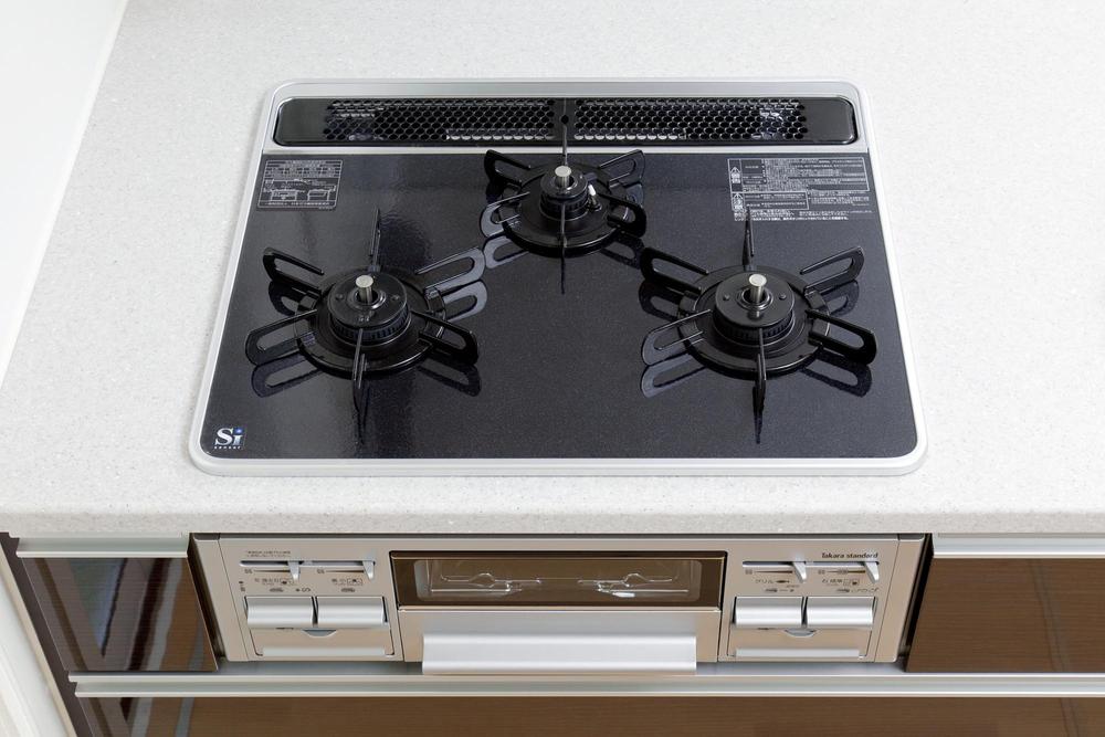 Other Equipment. Mounting a temperature sensor on all burners. Of course, the strength of the shock and scratches, Beautiful finish of the glass top unique. 