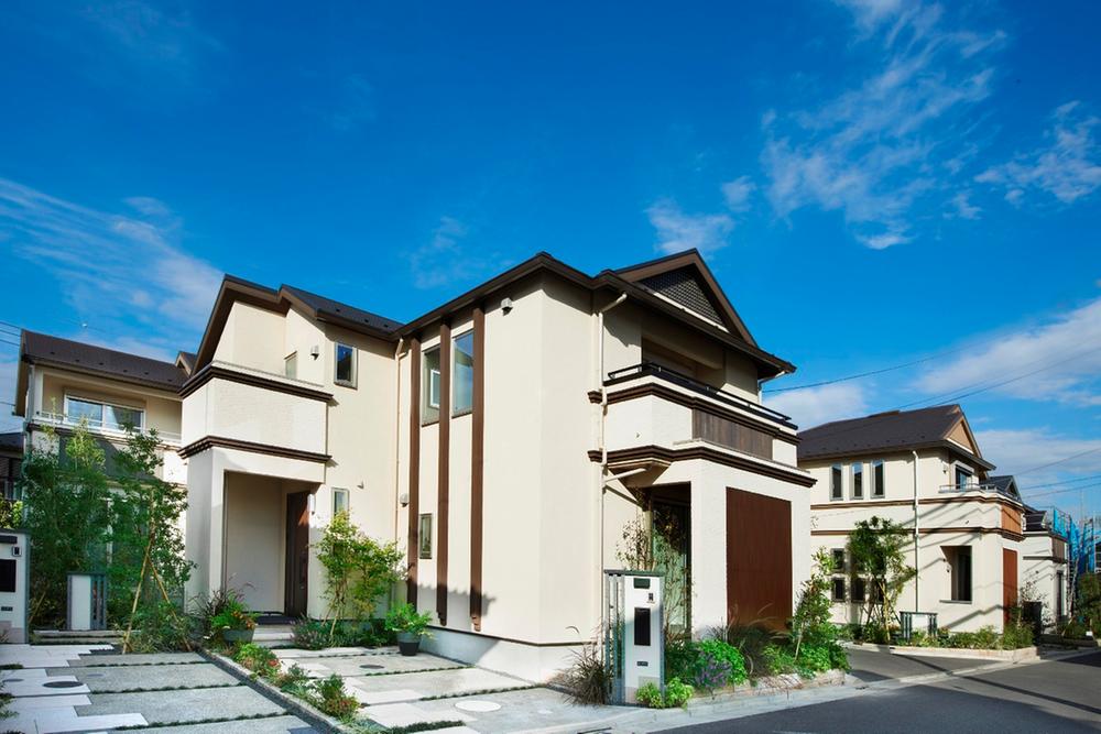 Local appearance photo. Outside 構部 is, Shine and burner finish such as, Select the texture of different 5 kinds of granite. approach, Stone pillar, Lantern, Local that has been abundantly employed, such as the earth retaining (October 2013) Shooting