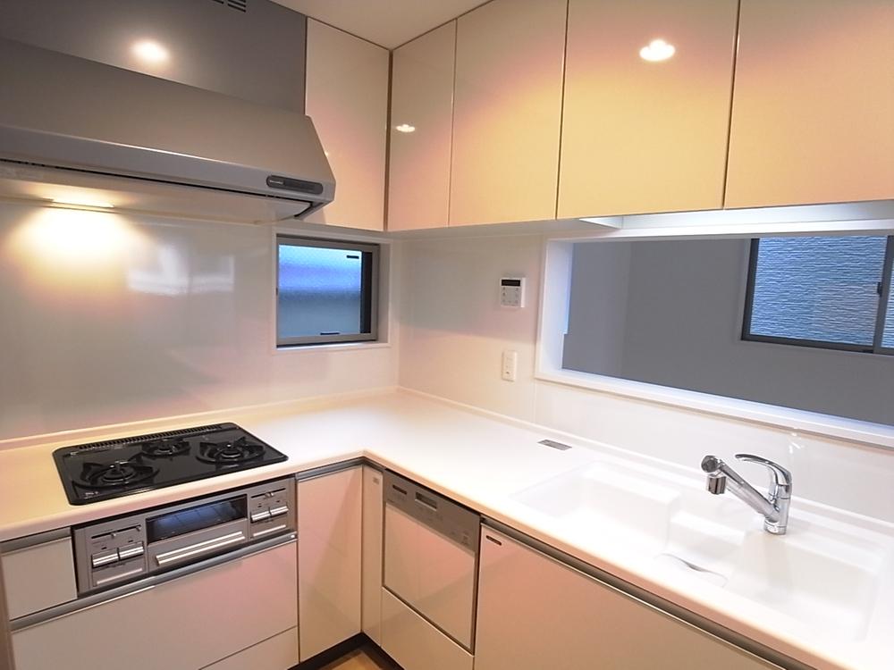 Same specifications photo (kitchen)