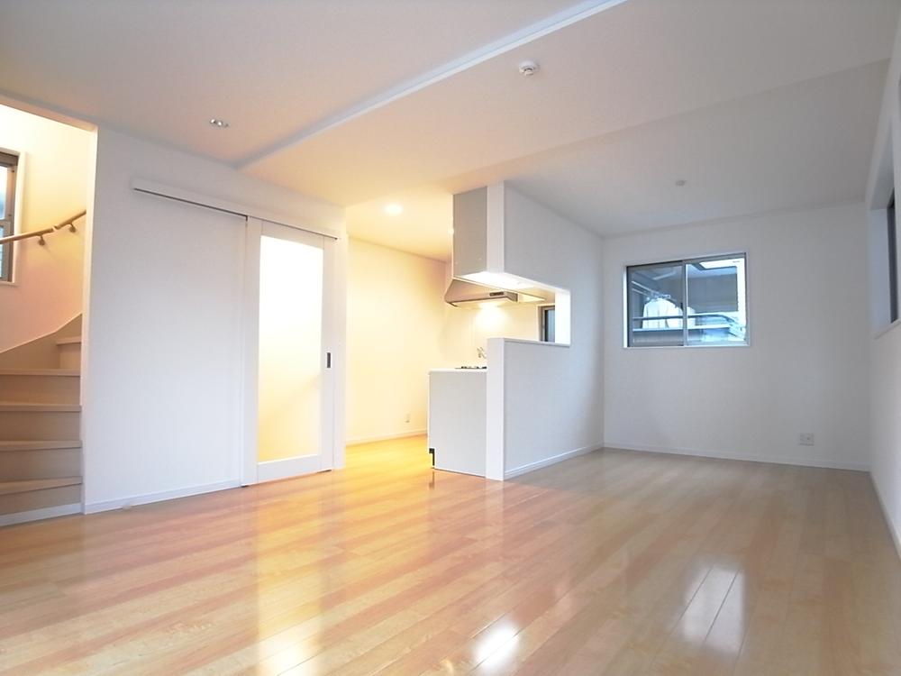 Same specifications photos (living)