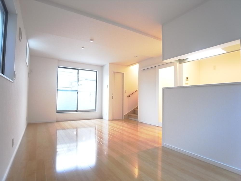 Same specifications photos (living)