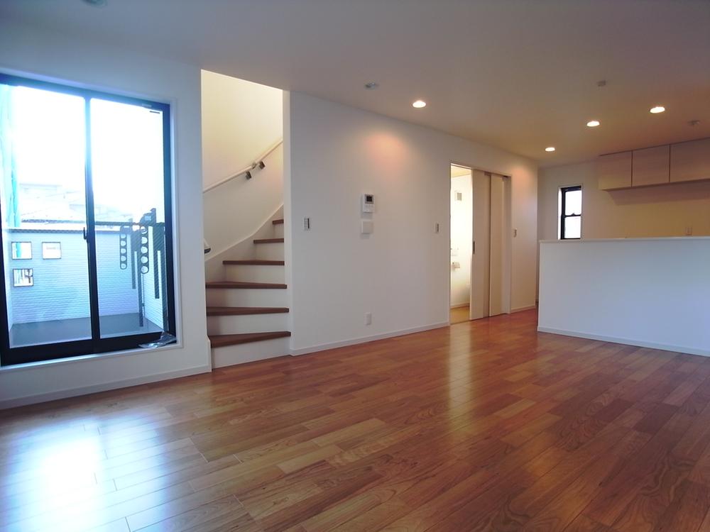 Same specifications photos (living)