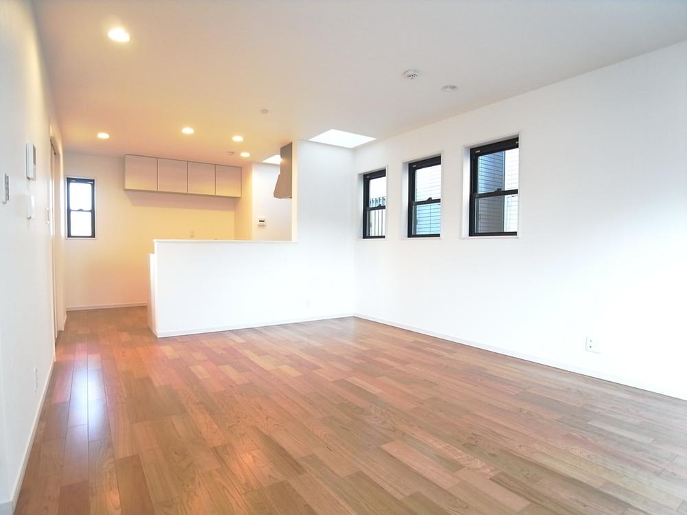 Same specifications photos (living)