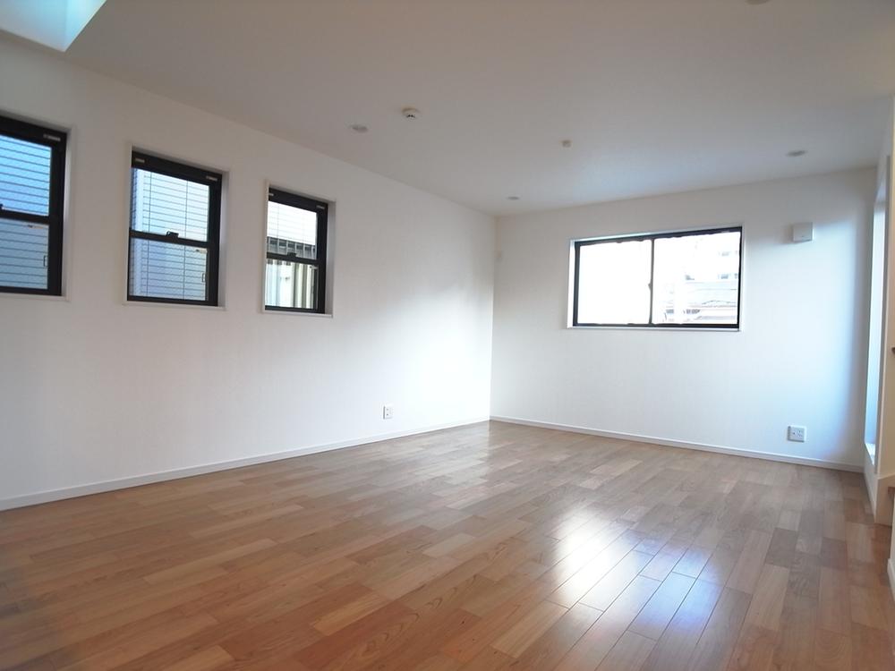 Same specifications photos (living)