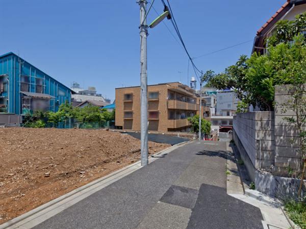 Local photos, including front road. Front road 2013 / 06 shooting