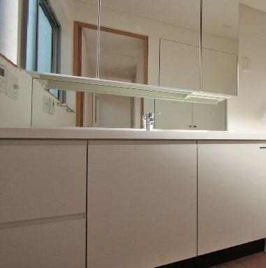 Wash basin, toilet. Local (11 May 2013) Shooting