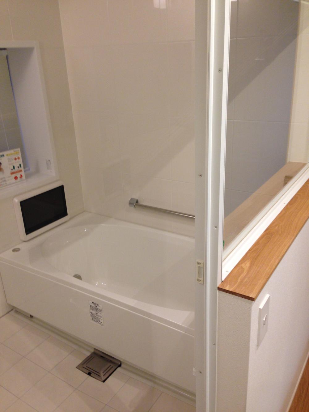 Bathroom. Bath (12 May 2013) Shooting