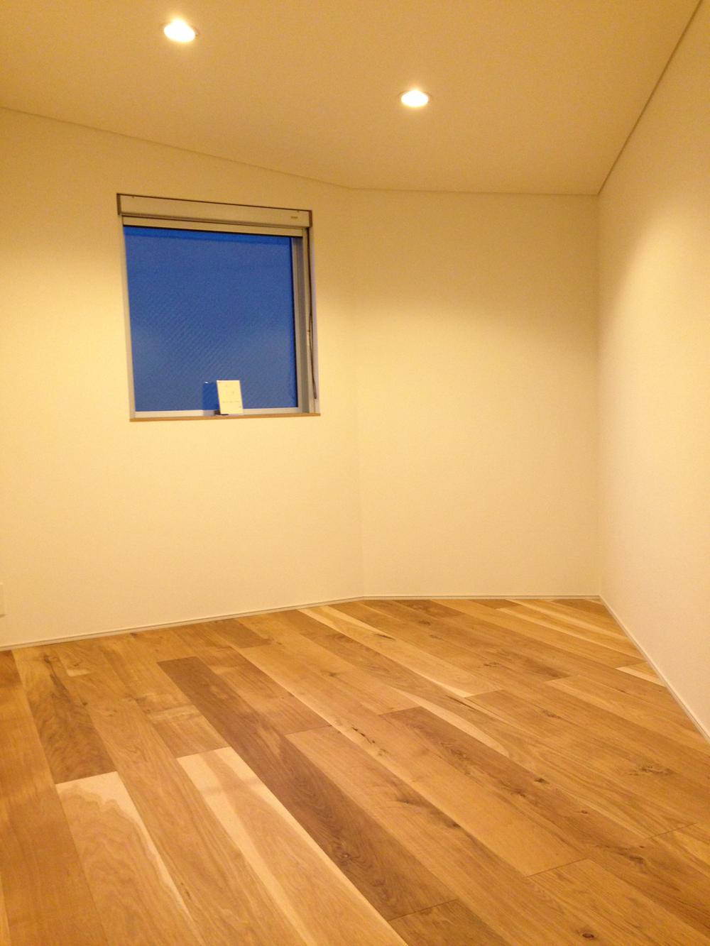 Non-living room. Indoor (12 May 2013) Shooting