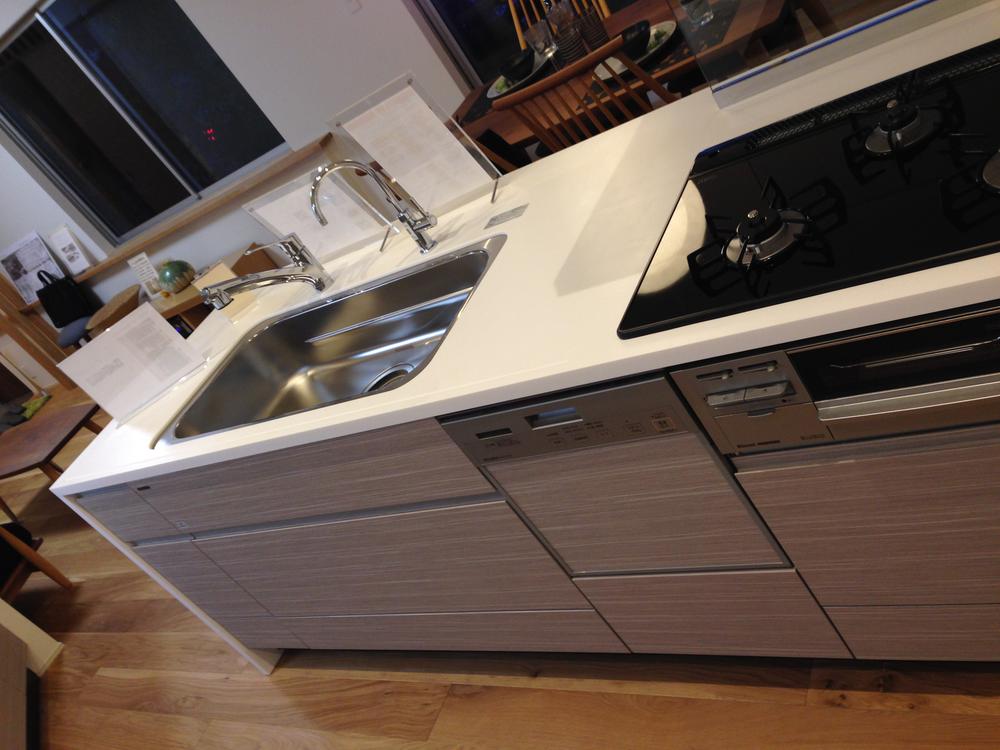 Kitchen. Indoor (12 May 2013) Shooting