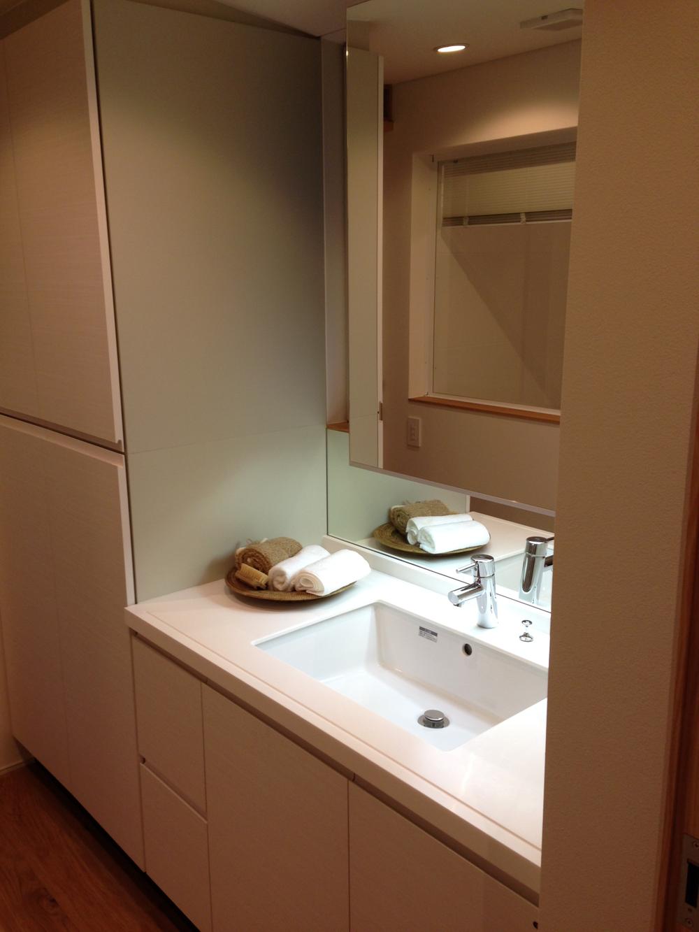 Wash basin, toilet. Basin (12 May 2013) Shooting