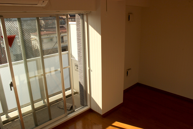 Living and room. Balcony facing south. 