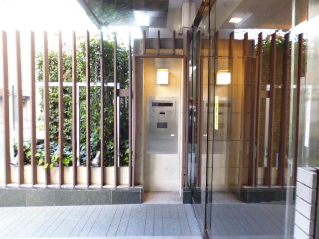 Entrance. Common areas