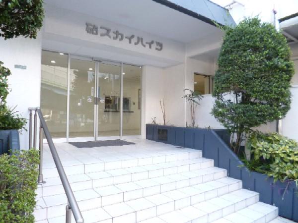 Entrance. Common areas